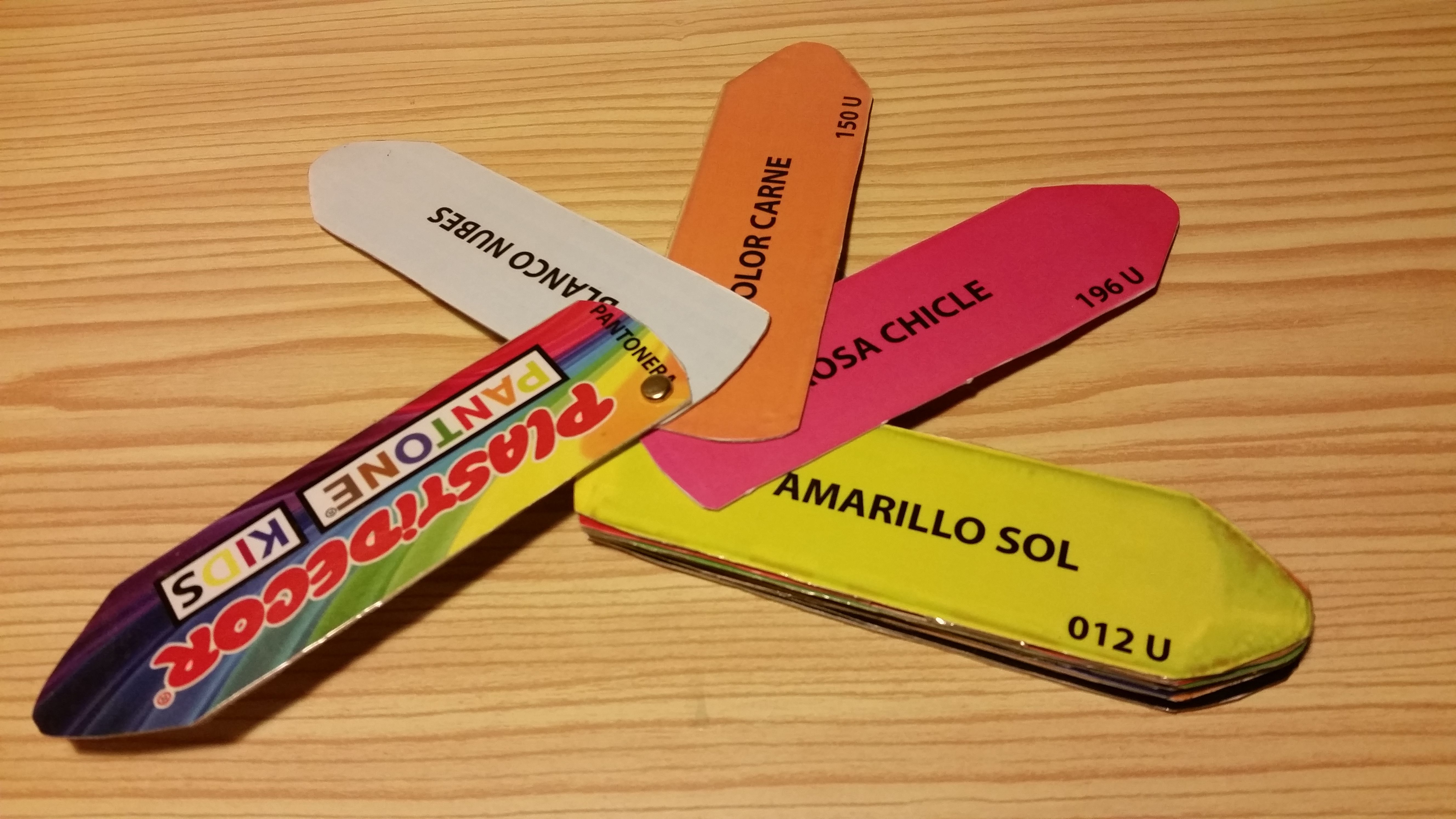 Plastidecor pantone 3